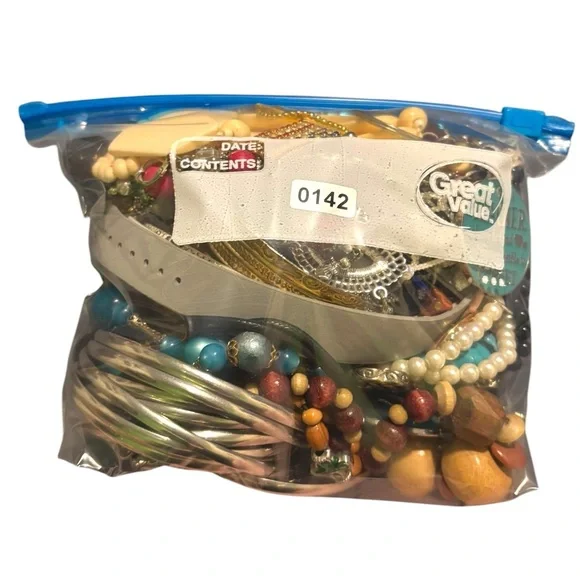 Mystery Jewelry Grab Bag Surprise 2 LB Vintage Costume Modern Pieces Bag #0142 - Picture 2 of 7